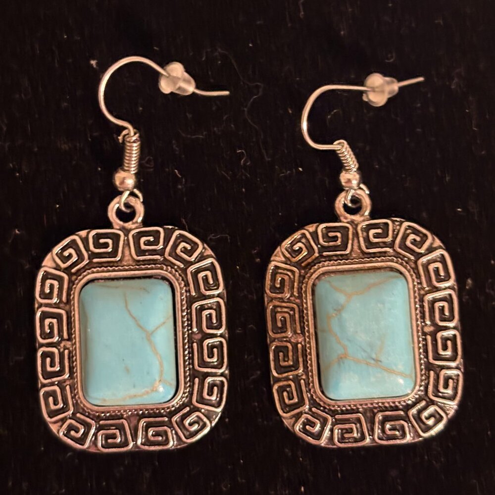 NWOT Gold turquoise drop earrings